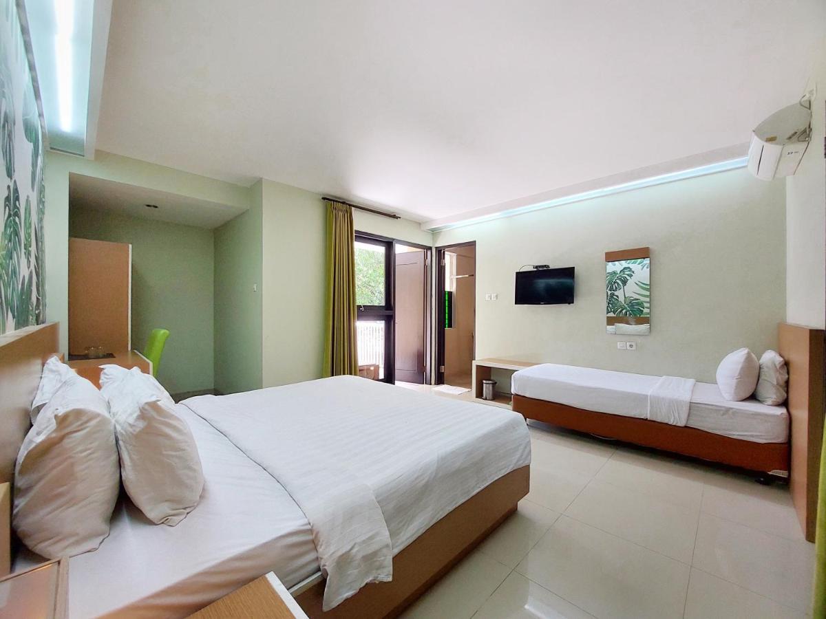 Shinta Guesthouse Malang Dış mekan fotoğraf