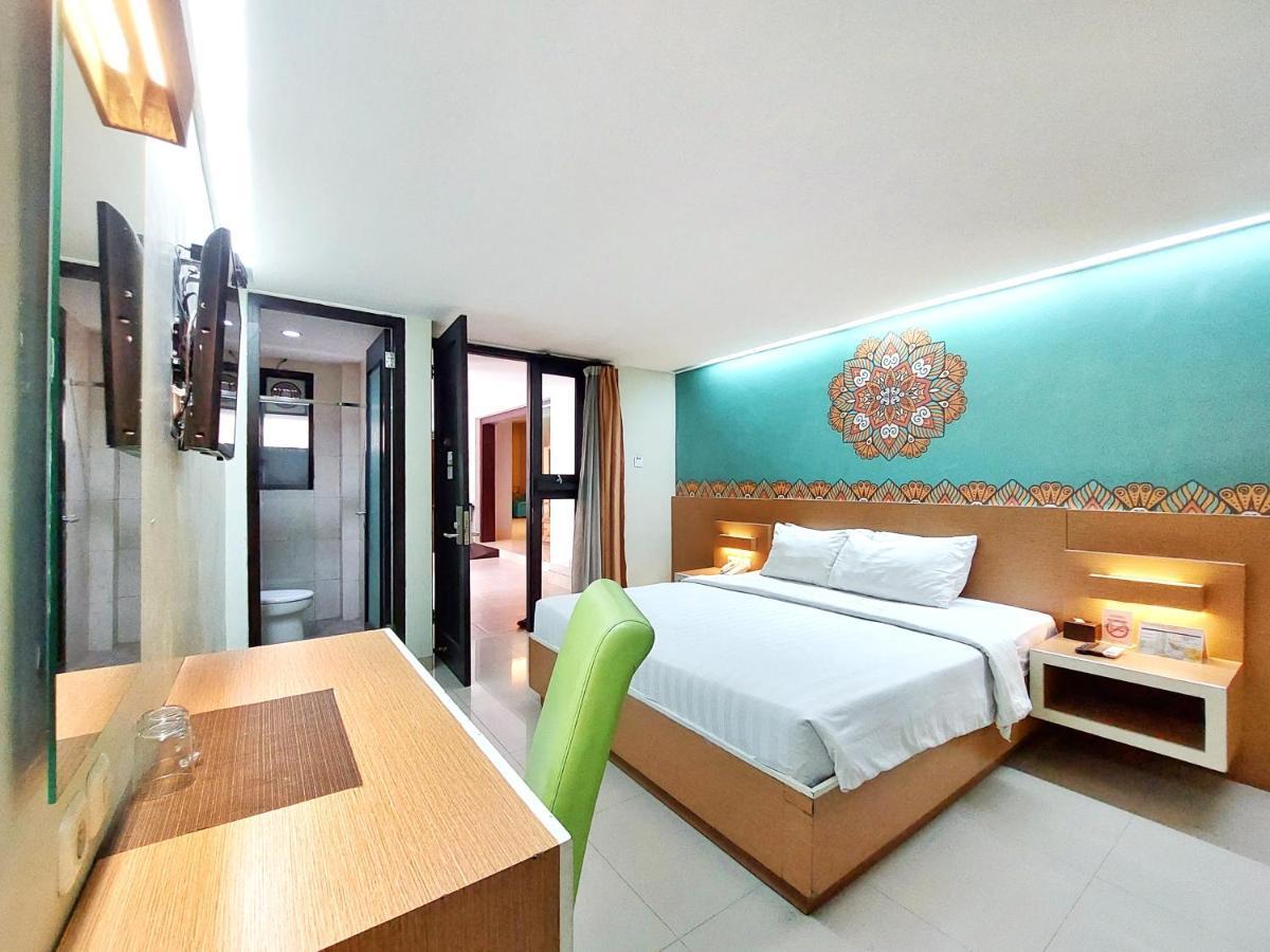 Shinta Guesthouse Malang Dış mekan fotoğraf