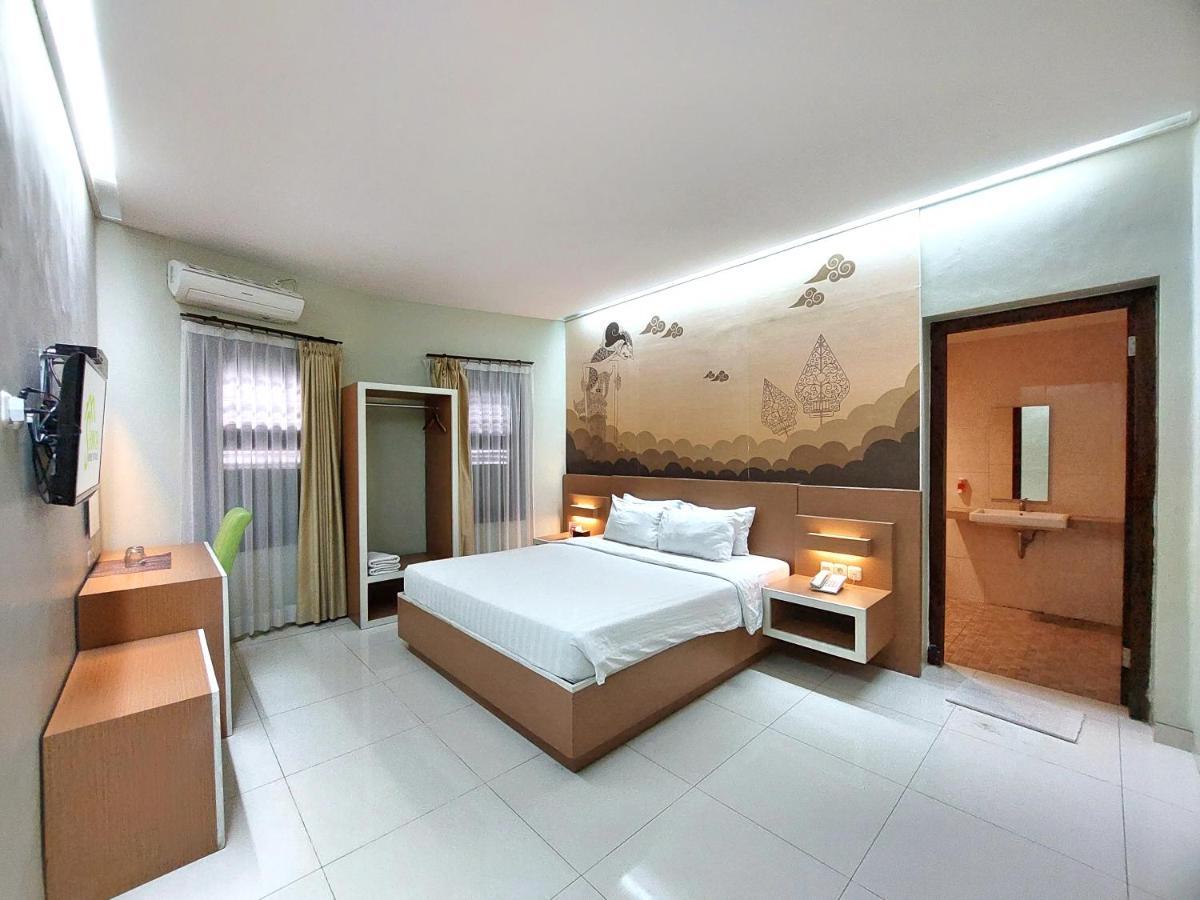 Shinta Guesthouse Malang Dış mekan fotoğraf