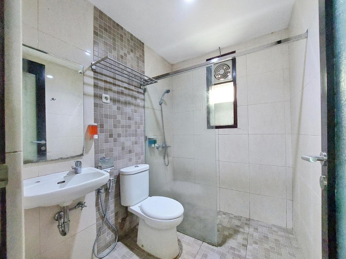 Shinta Guesthouse Malang Dış mekan fotoğraf