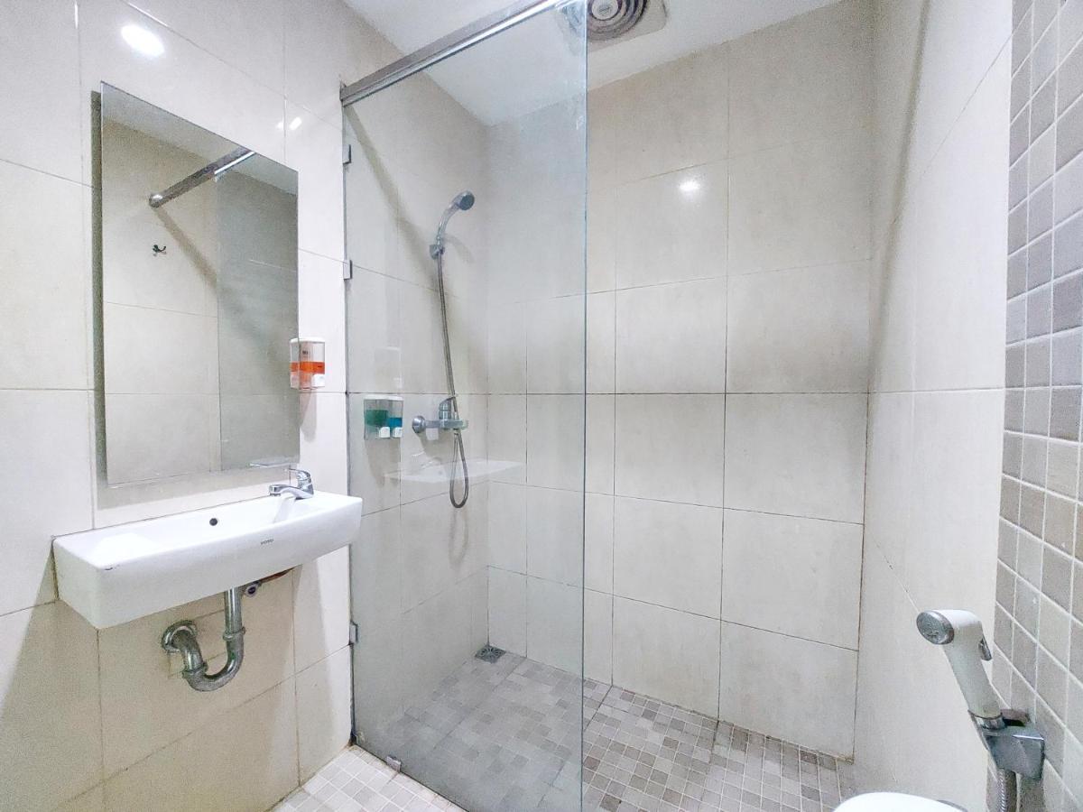 Shinta Guesthouse Malang Dış mekan fotoğraf