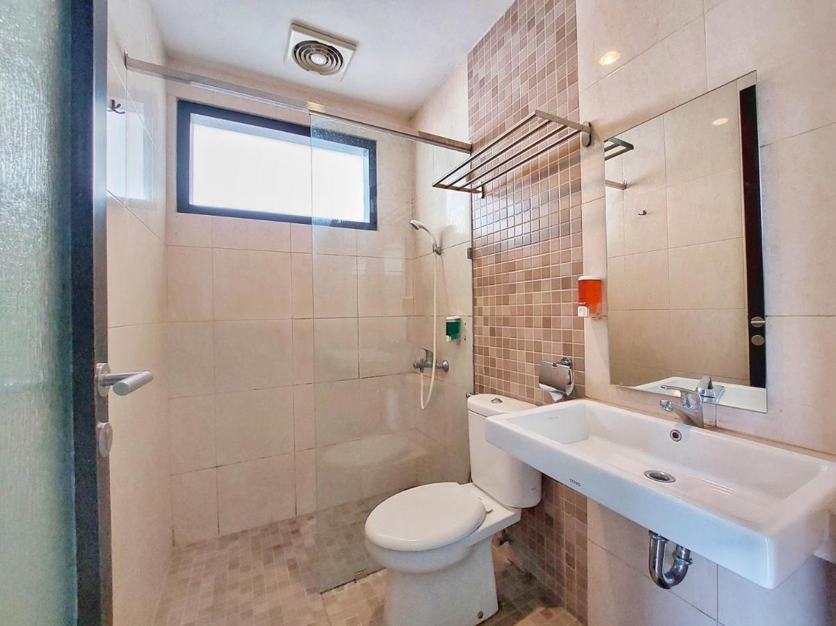 Shinta Guesthouse Malang Dış mekan fotoğraf
