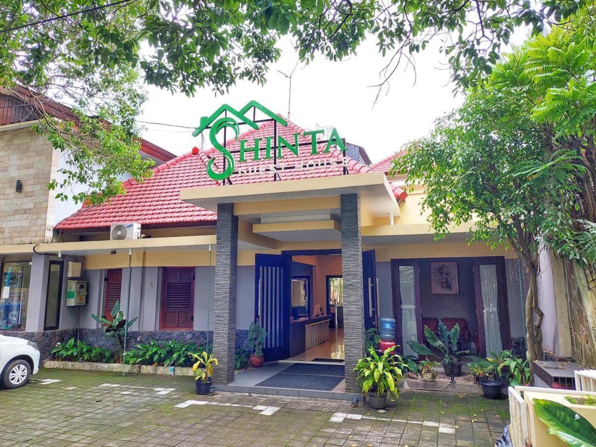 Shinta Guesthouse Malang Dış mekan fotoğraf