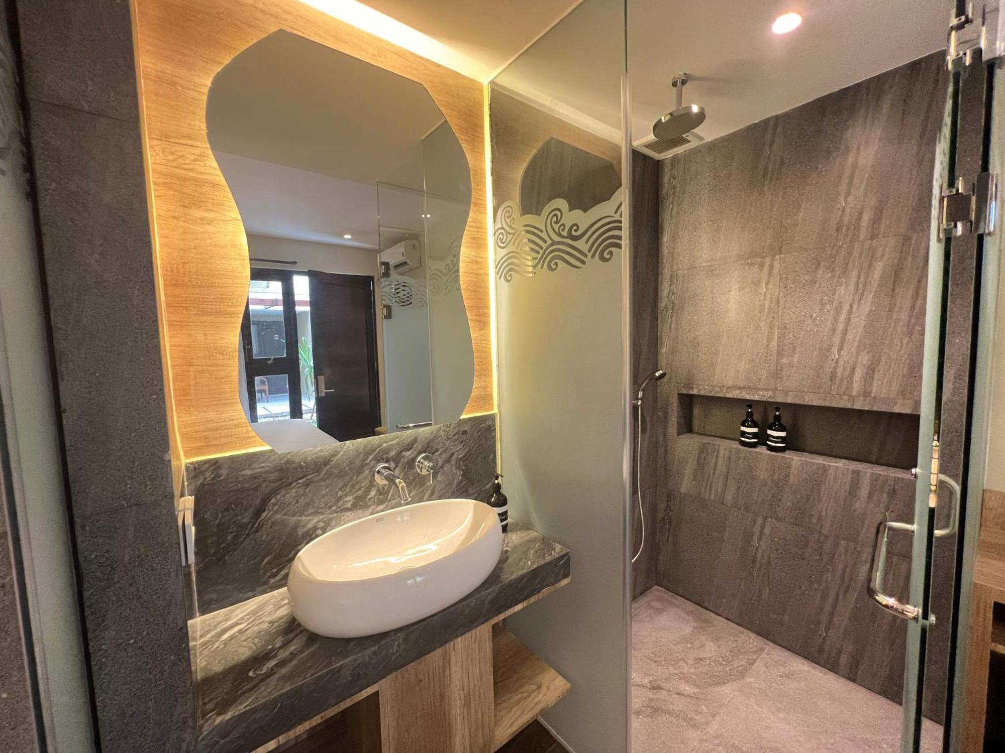 Shinta Guesthouse Malang Dış mekan fotoğraf