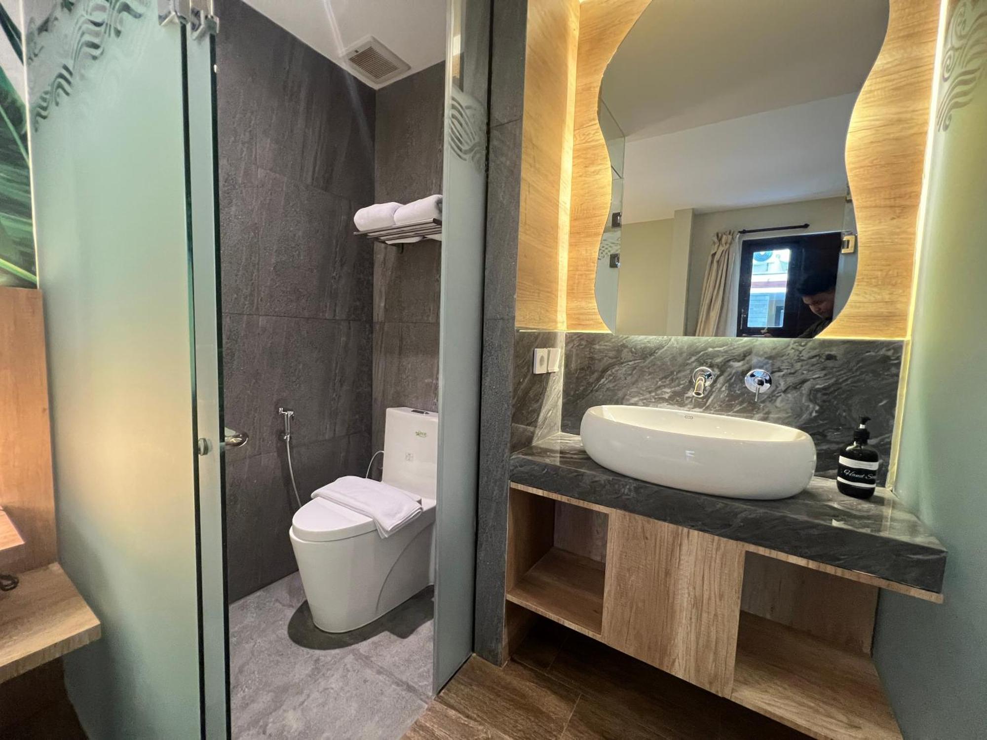 Shinta Guesthouse Malang Dış mekan fotoğraf