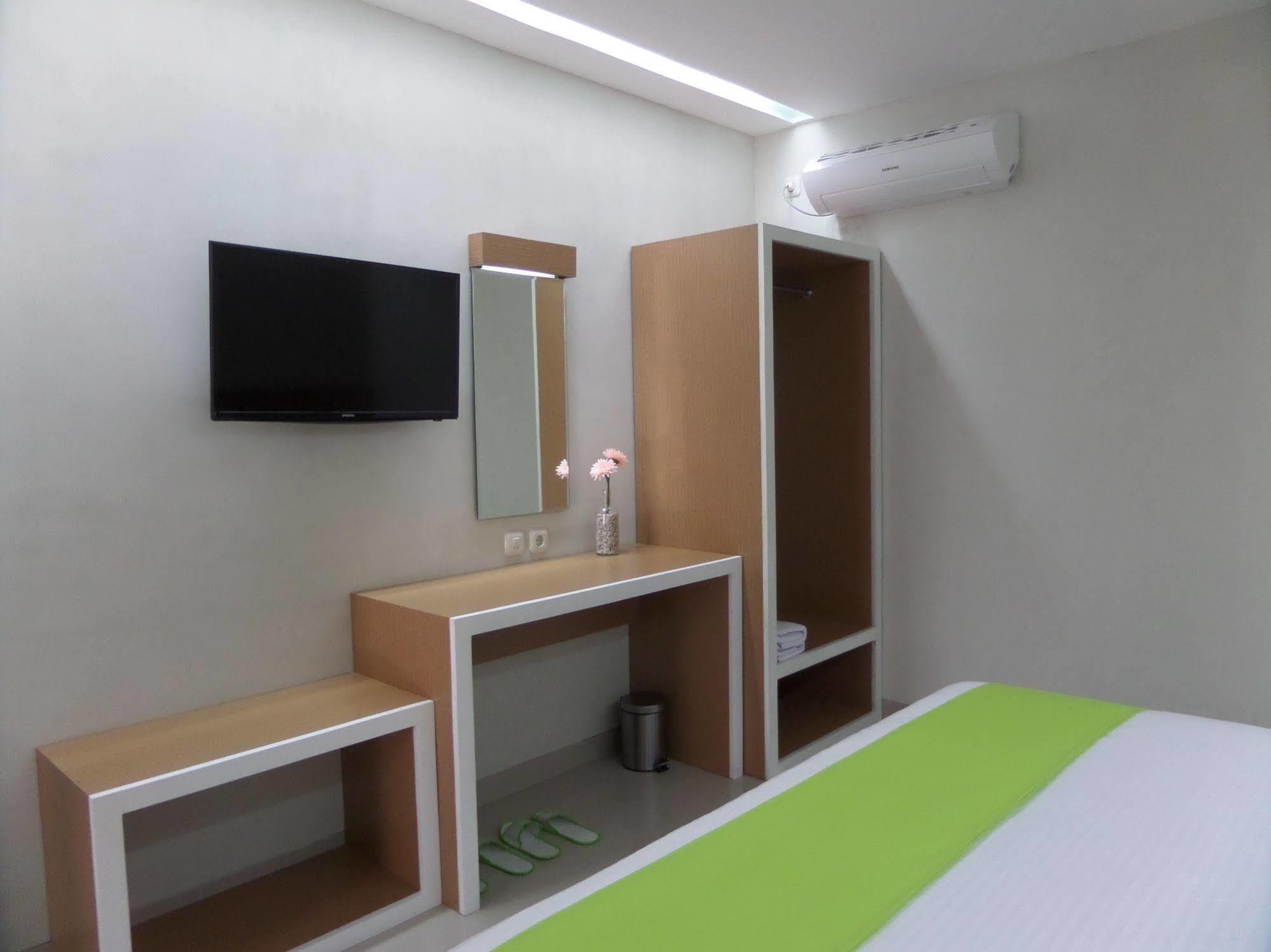 Shinta Guesthouse Malang Dış mekan fotoğraf