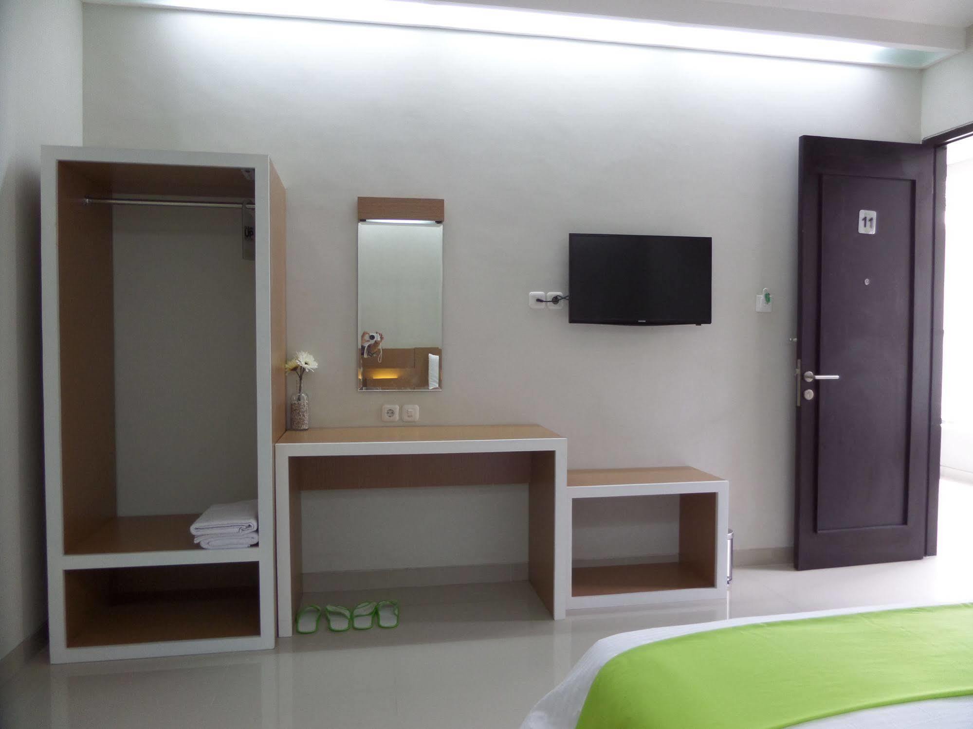 Shinta Guesthouse Malang Dış mekan fotoğraf