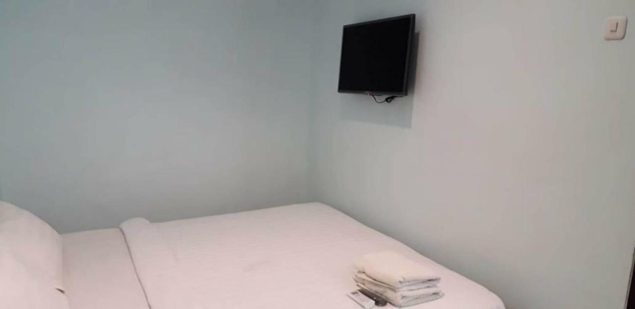 Shinta Guesthouse Malang Dış mekan fotoğraf