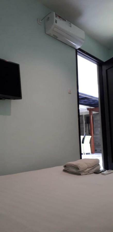 Shinta Guesthouse Malang Dış mekan fotoğraf